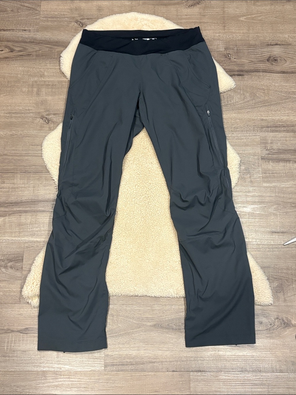 Arc’teryx full zip quick-dry hiking pants, charcoal gray, women’s medium